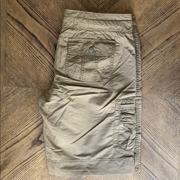 GAP Lightweight Shorts - Picture 8 of 8